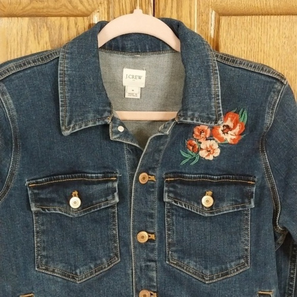 J.Crew Mercantile Sz Medium Denim Jean Jacket Embroidered Flowers Med Blue Wash - Picture 1 of 12